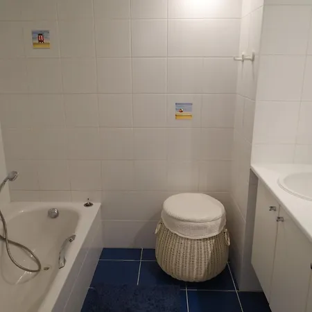 In With Ocean Views, Cleaning Included 아파트 *
