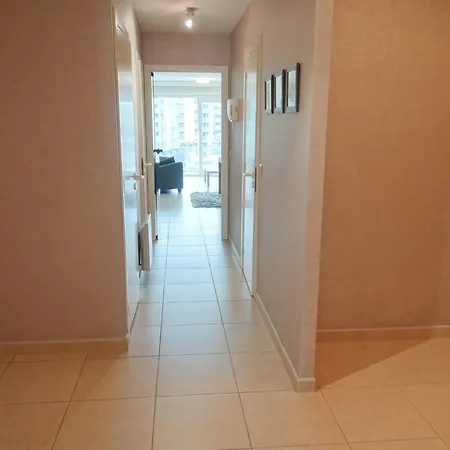 In With Ocean Views, Cleaning Included 아파트