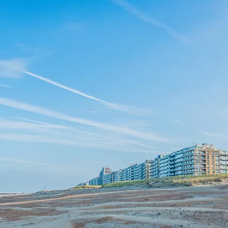 In With Ocean Views, Cleaning Included 아파트